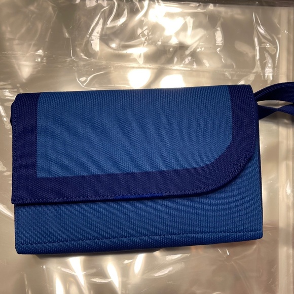 Rothy’s Lazuli Belt bag NWOT - Picture 1 of 3